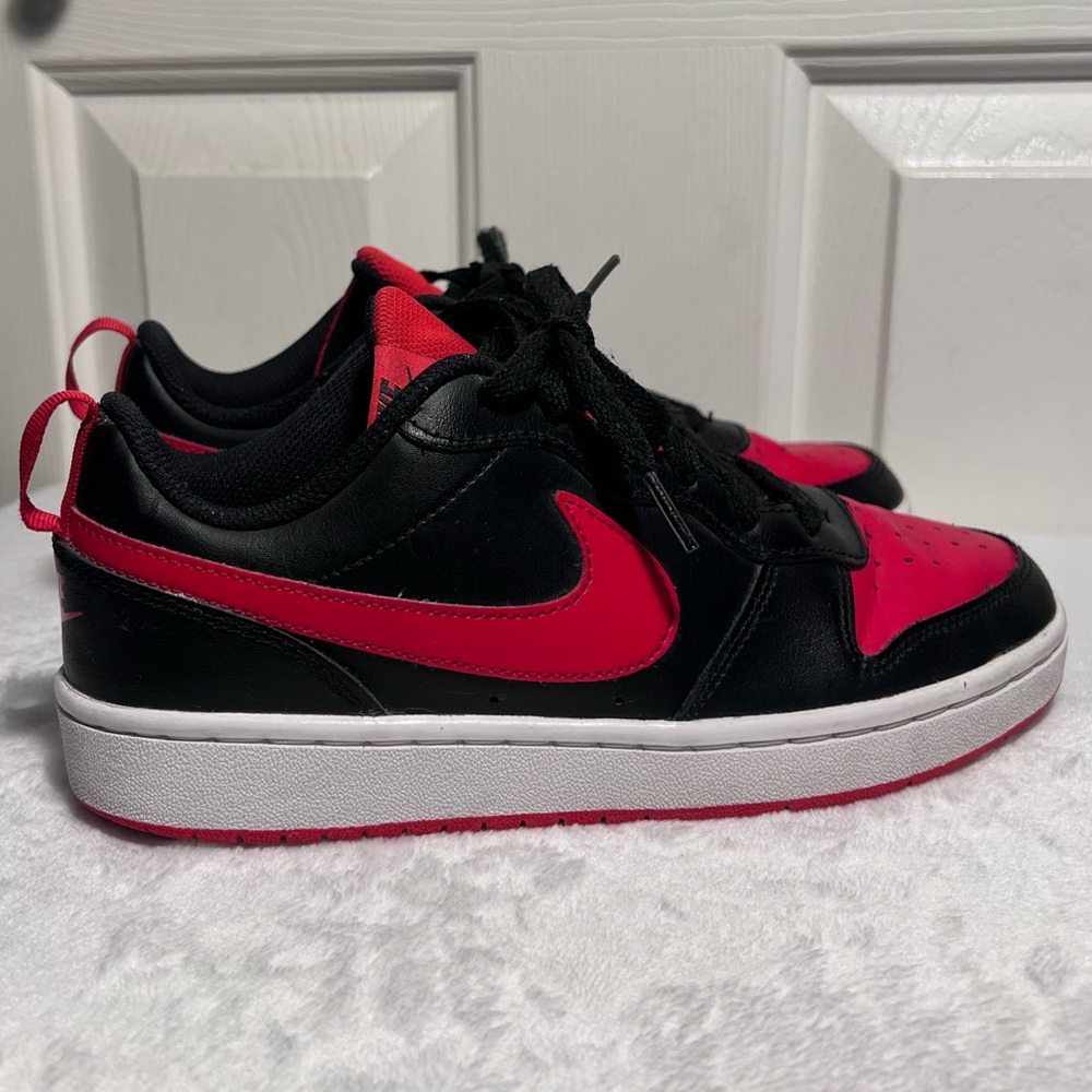 Boys Nike Court Borough Low Recraft, Size 6Y, Red/Black